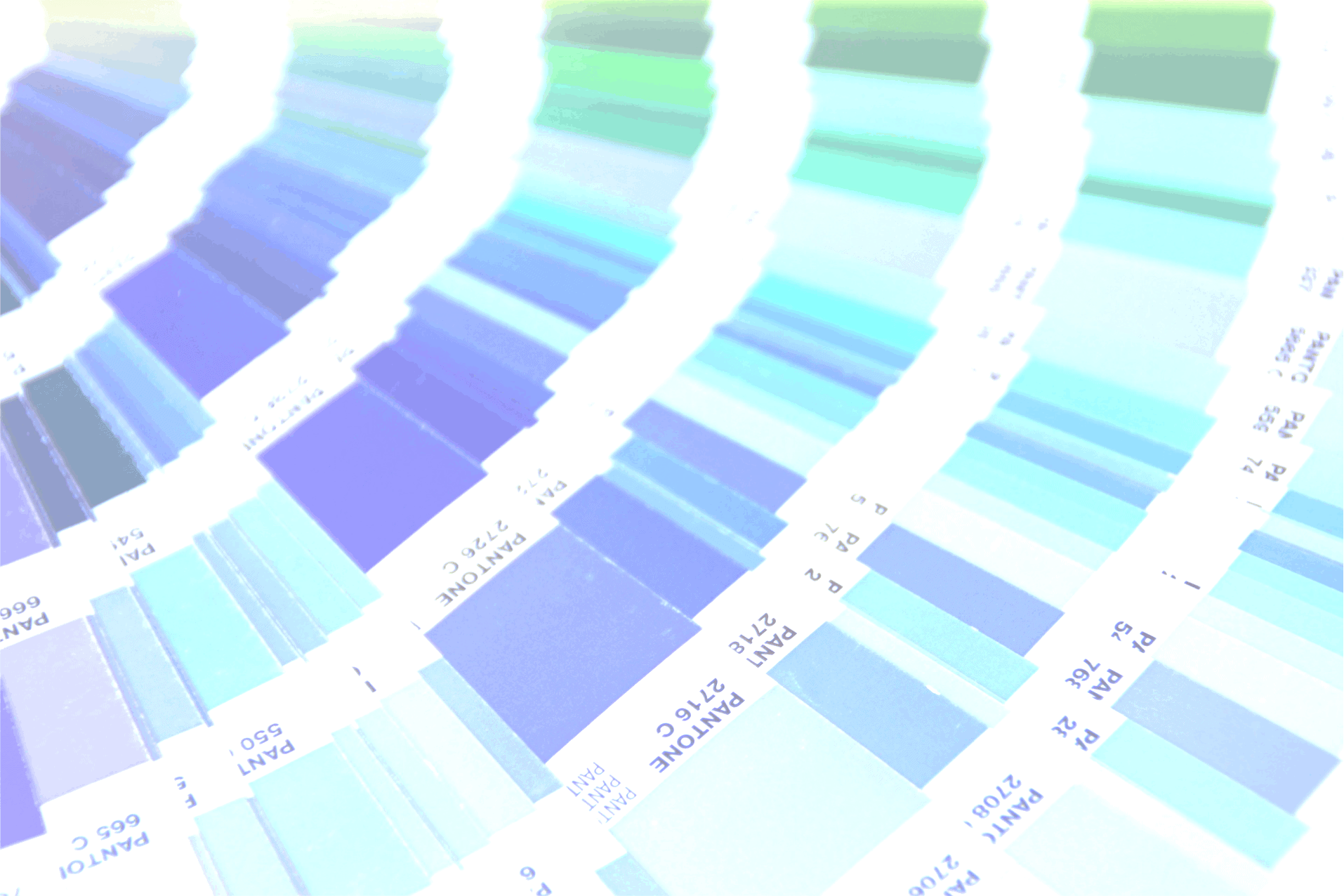 Диапазон синего цвета. Фон пантон. Цвета Pantone фон. Пантон 342. Синие цвета пантон типография.